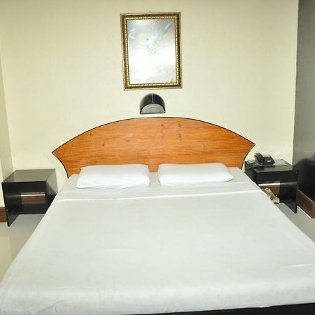 พารากอน สวีท Hotel Cebu ภายนอก รูปภาพ