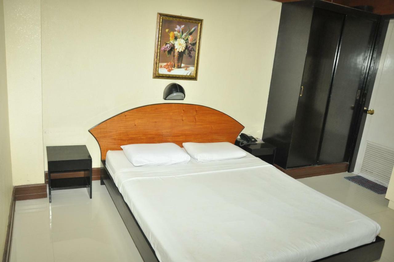 พารากอน สวีท Hotel Cebu ภายนอก รูปภาพ